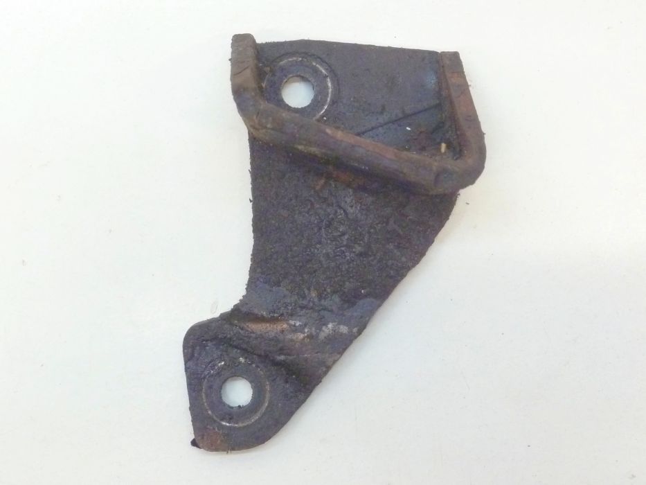 Halter für Gummimetallager am Motor, rechts