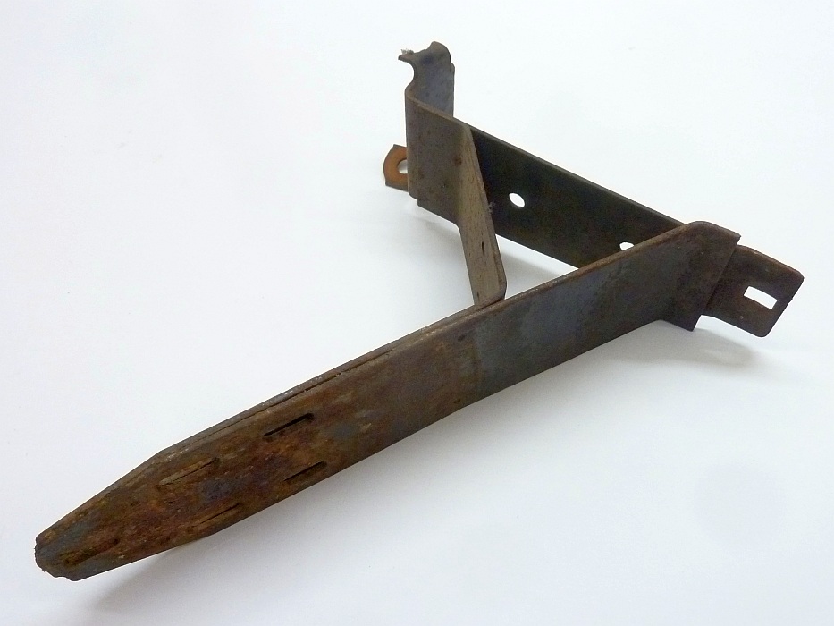 Halter für Stoßstange, vorne links