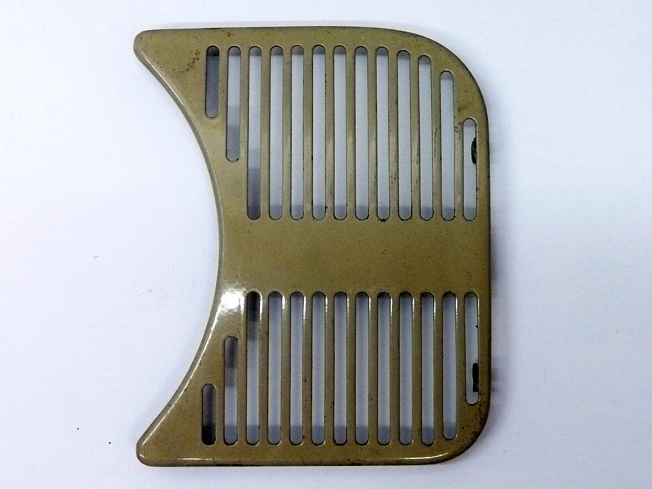 Ziergitter für Armaturenbrett, rechts, für Tankuhr, ab Bj.08/57 (nicht 1303) – Angebot von Ralfs VW-Teile