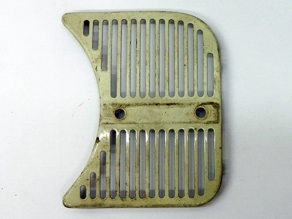 Ziergitter für Armaturenbrett, rechts, für Tankuhr, ab Bj.08/57 (nicht 1303) – Angebot von Ralfs VW-Teile