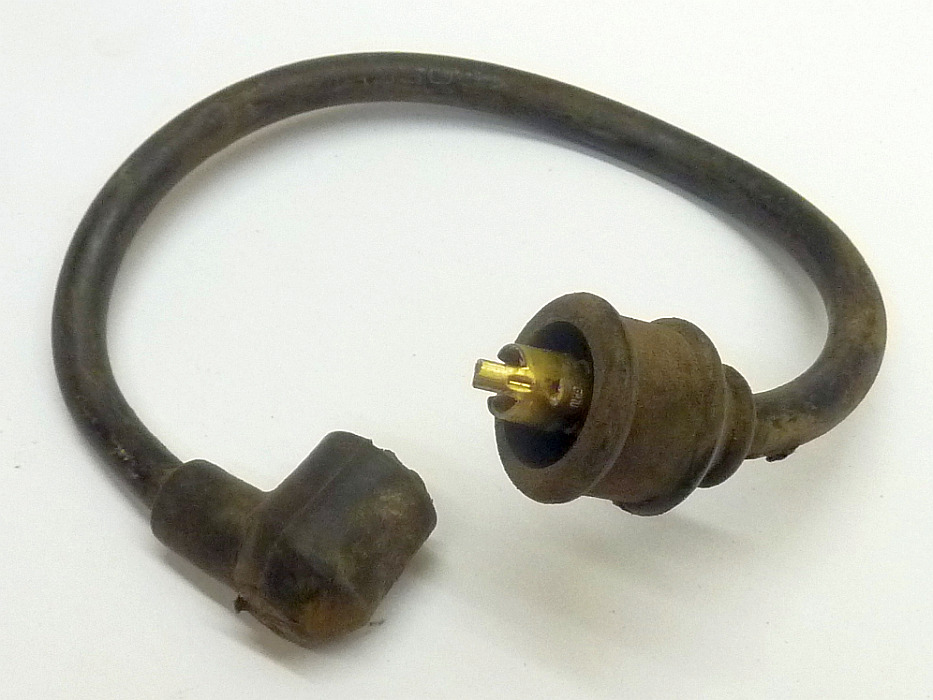 Schutzkappe Zündkabel an Verteilerkappe, Zündspule