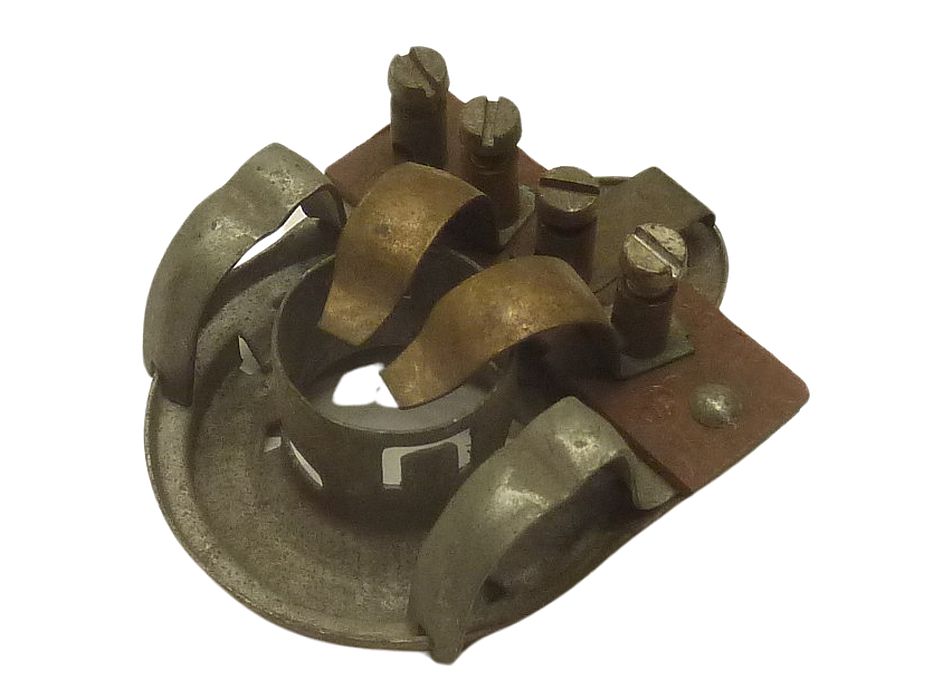Lampenfassung für symmetrische Scheinwerfer