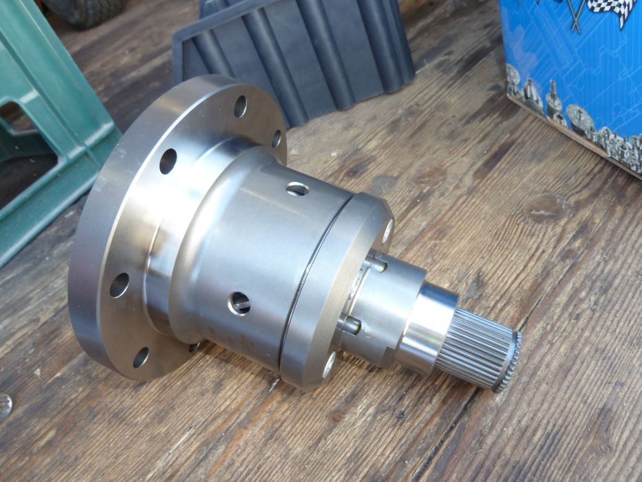 Sperrdifferential "Quaife", 8 Befestigunglöcher mit Ø 10 mm