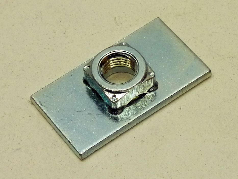 Montageplatte mit Mutter Gurtgewinde UNF 7/16"-20G (M11,11x1,27)