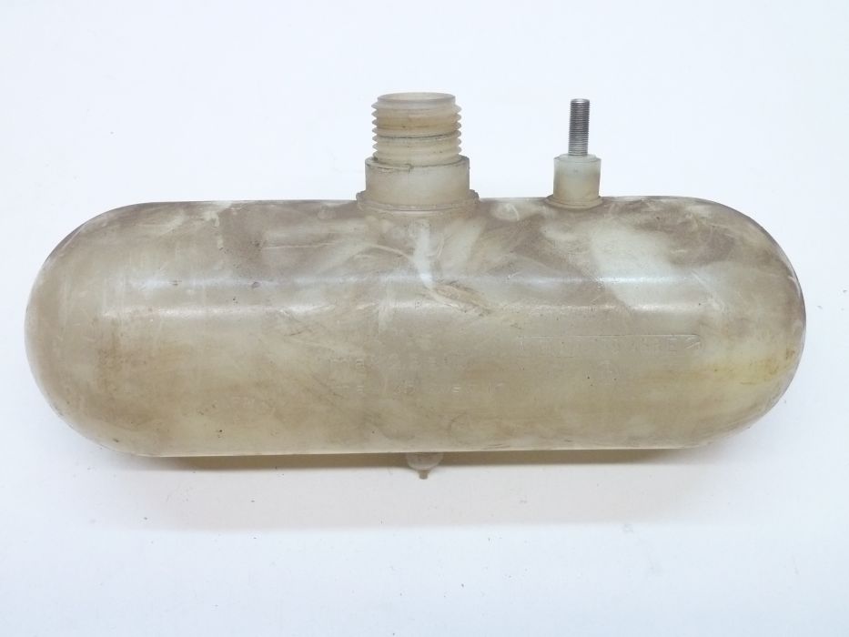 Waschwasserbehälter, mit Ventil zum Lufteinfüllen