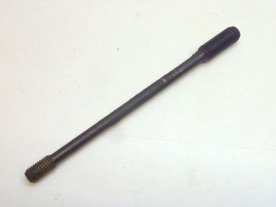 Stiftschraube für Zylinderkopf, oben