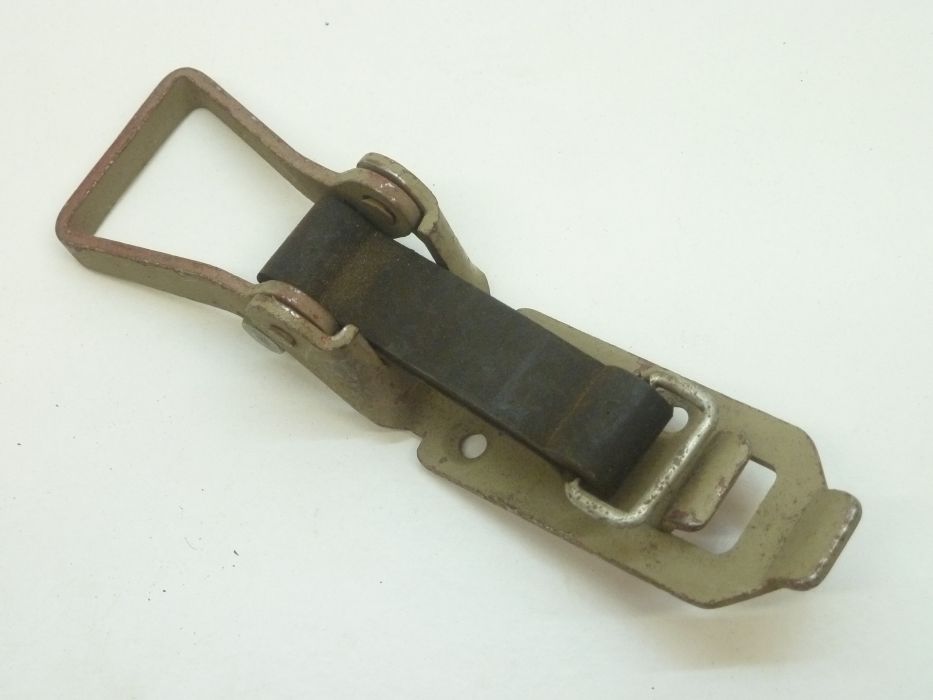 Halter für Klauenbeilstiel, angeschraubt – Angebot von Ralfs VW-Teile