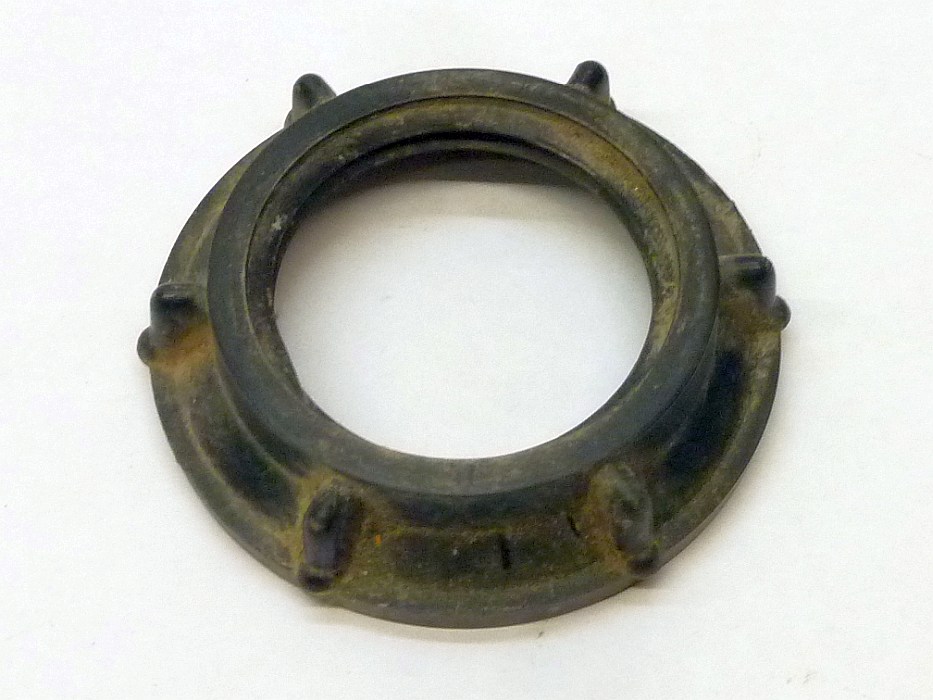 Befestigungsmutter für Waschwasserbehälter, rechts