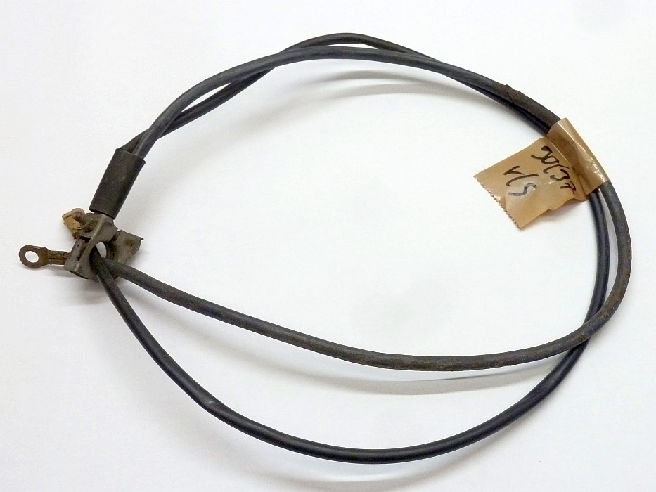 Kabel von Batterie zum Anlasser, 86...90 cm, und zum Regler, 96...97 cm, Befestigungsschraube M6