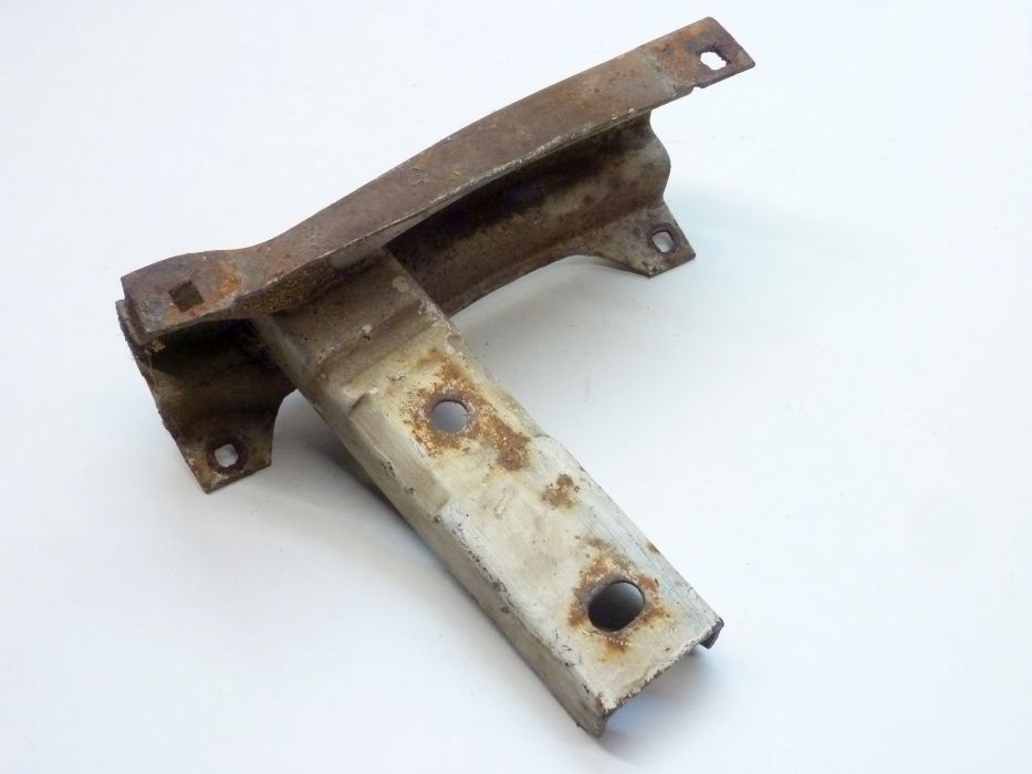 Stoßstangenhalter hinten, links