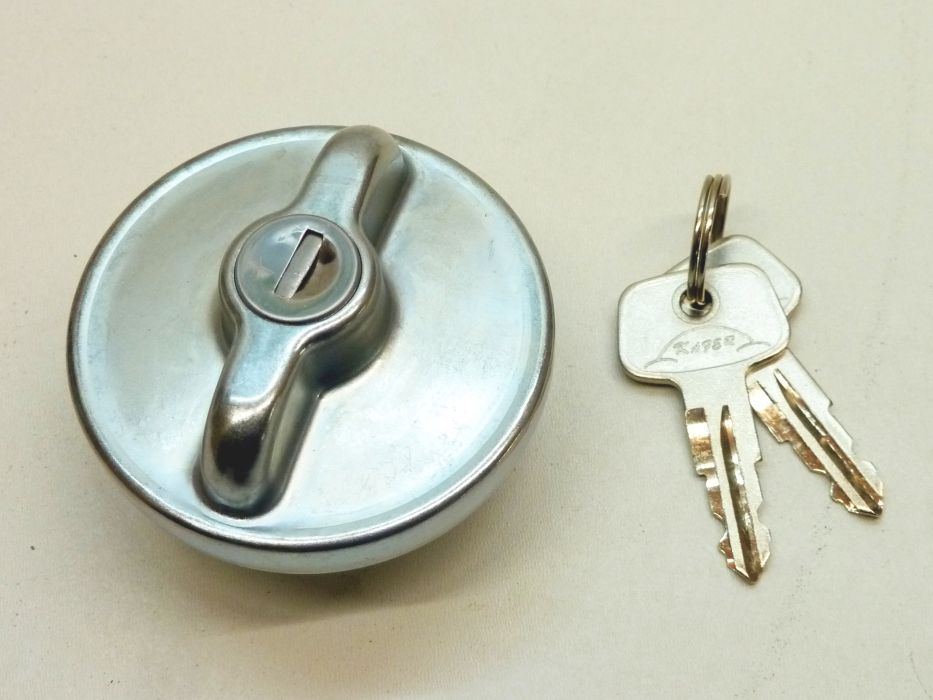 Tankdeckel mit Dichtung, Ø 65 mm, mit Bajonettverschluß, abschließbar – Angebot von Ralfs VW-Teile