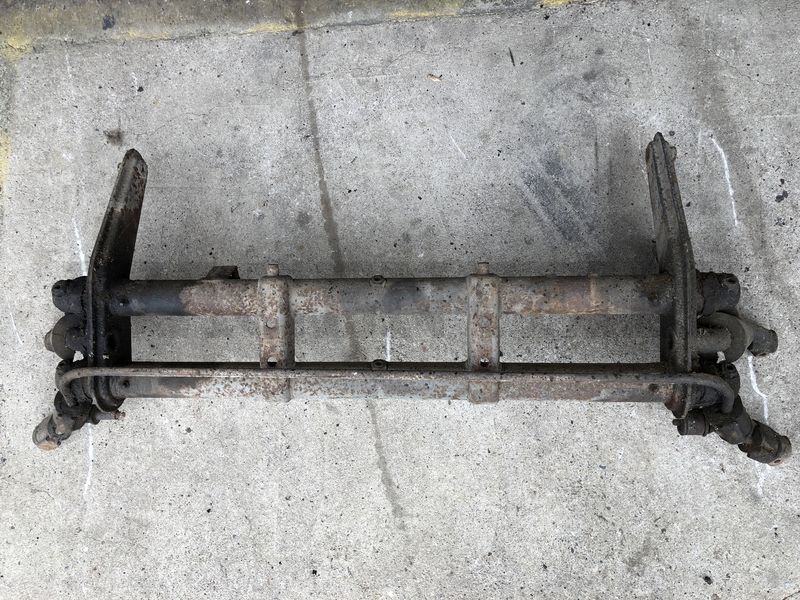 Vorderachskörper mit Tragarmen und Stabilisator